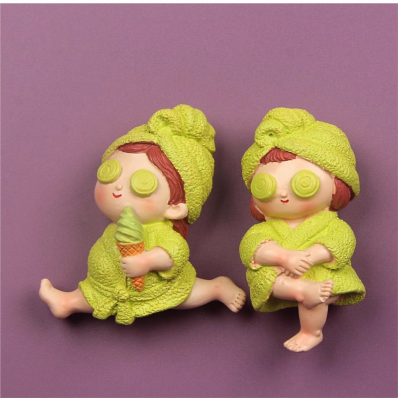 Wearing Nightgown Girl Resin R - Phone Accessories For Old People recensie en prijs